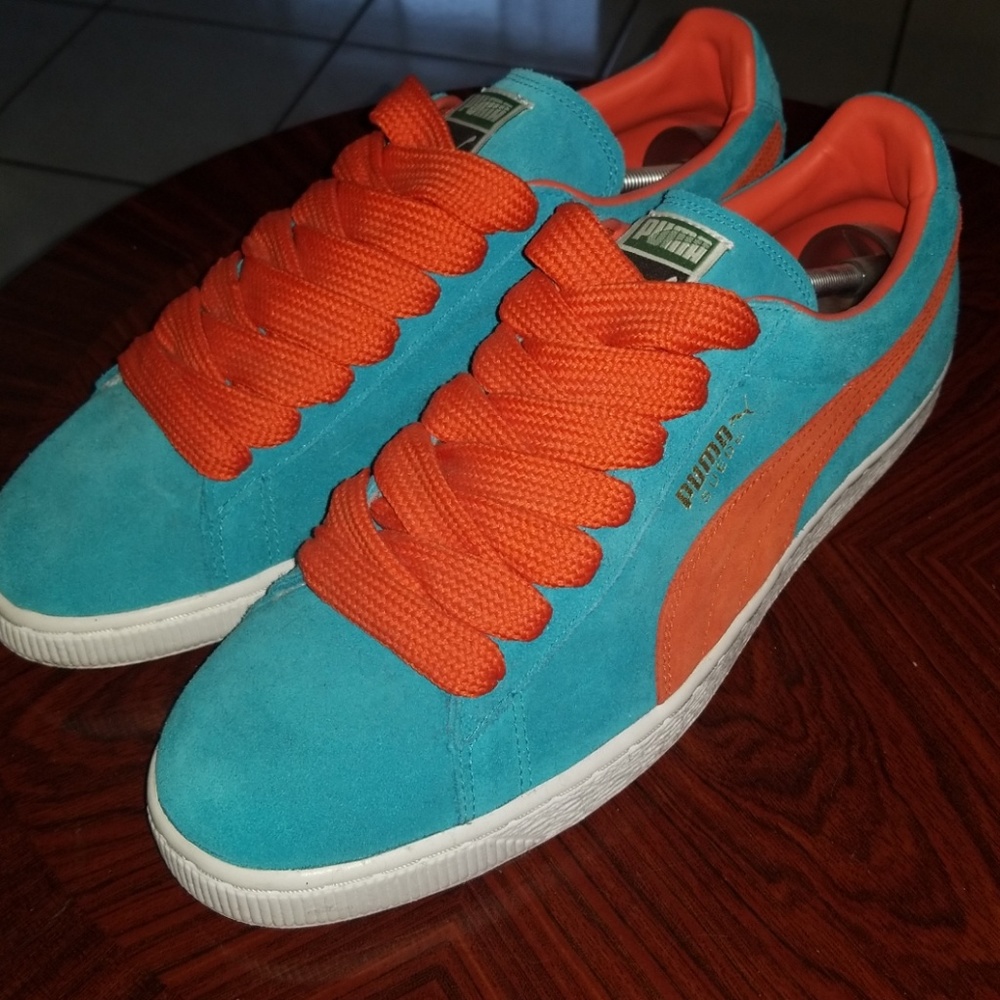 NWOT PUMA Suede Sneakers
